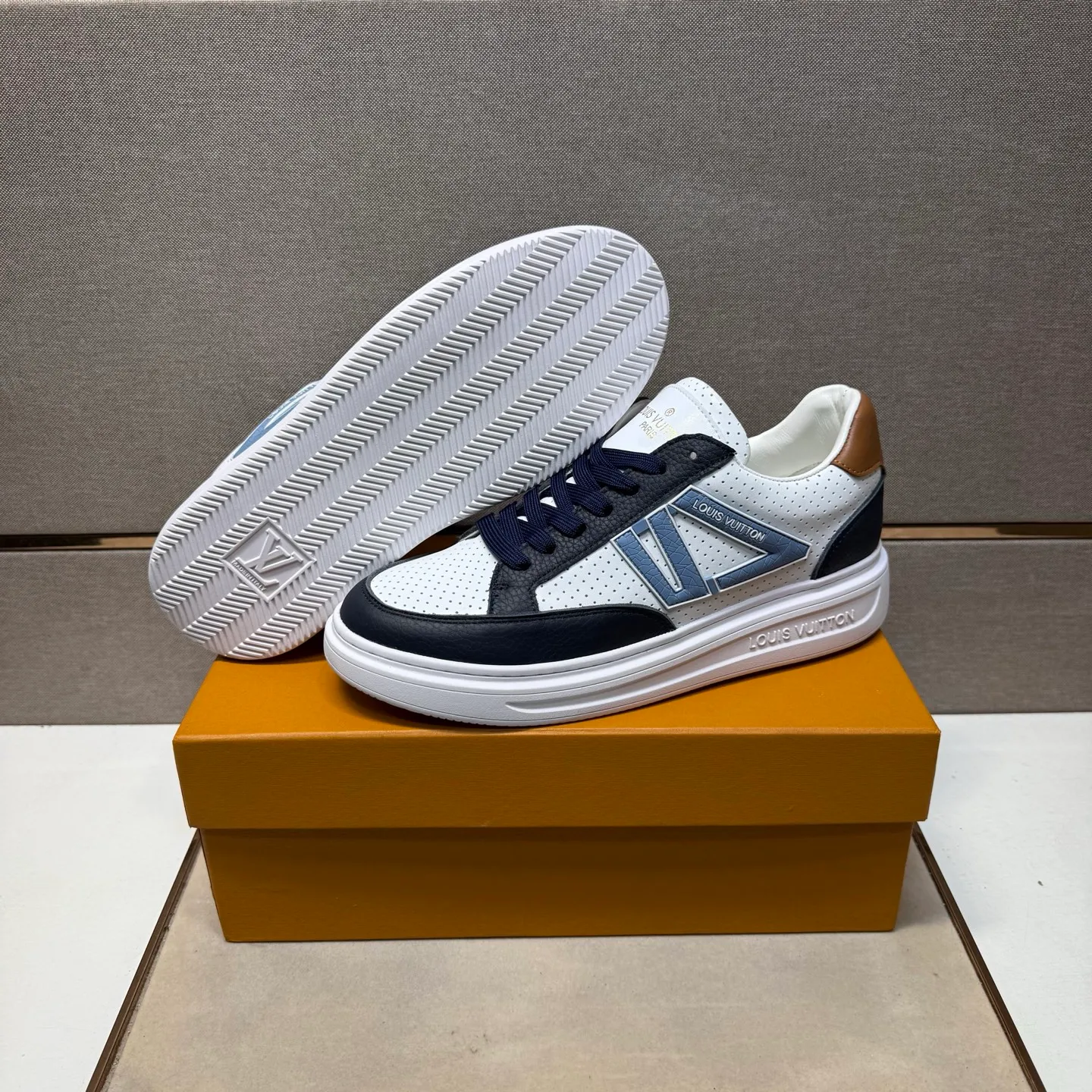 ⬛️Men's shoes 💰p420 [LV～] Men's casual shoes 2025z cabinet sales simultaneously 🔶Size: 38-44 #️⃣ 🔷6 colors🔜The upper is made of multi-material splicing ➕Genuine leather lining, comfortable and breathable, sole: original comfortable and wear-resistant outsole, ⚠️Real thing📱Photographed🎬The real thing is better📢📢📢
